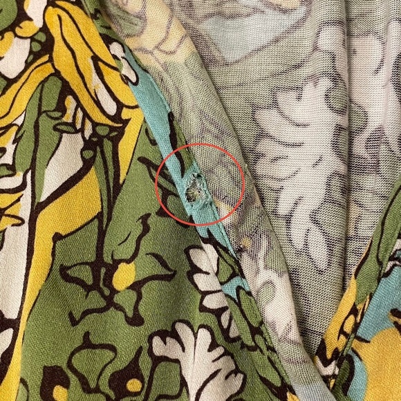 TINY by ANTHROPOLOGIE Long Sleeve Printed V-Neck Wrap Top in Green - Picture 7 of 12